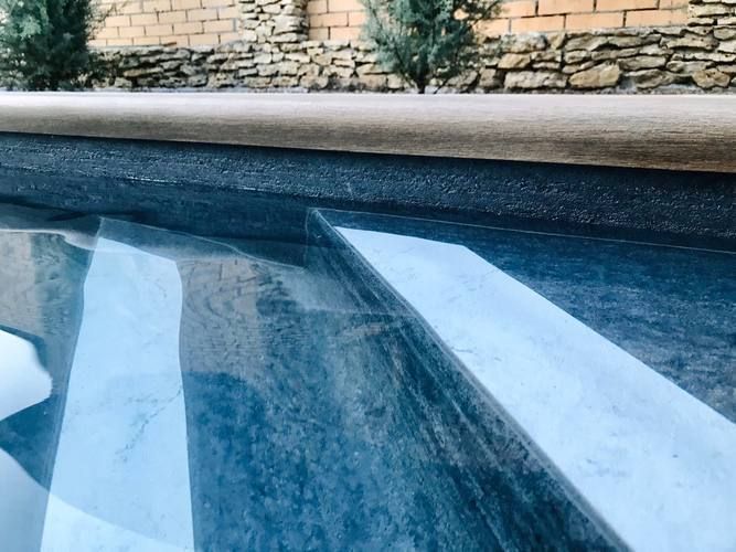 Мембрана StoneFlex біло-чорна Royal, 1.65м армована з лаковим покриттям 327074334002 327074334002 фото
